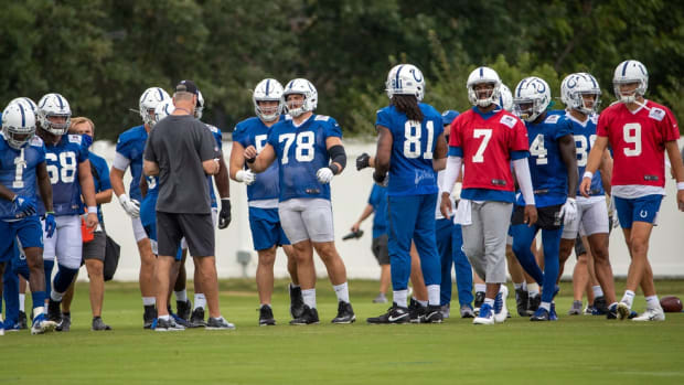 Indianapolis Colts head coach Frank Reich (gray shirt) talks to players during Thursday's final preseason practice.